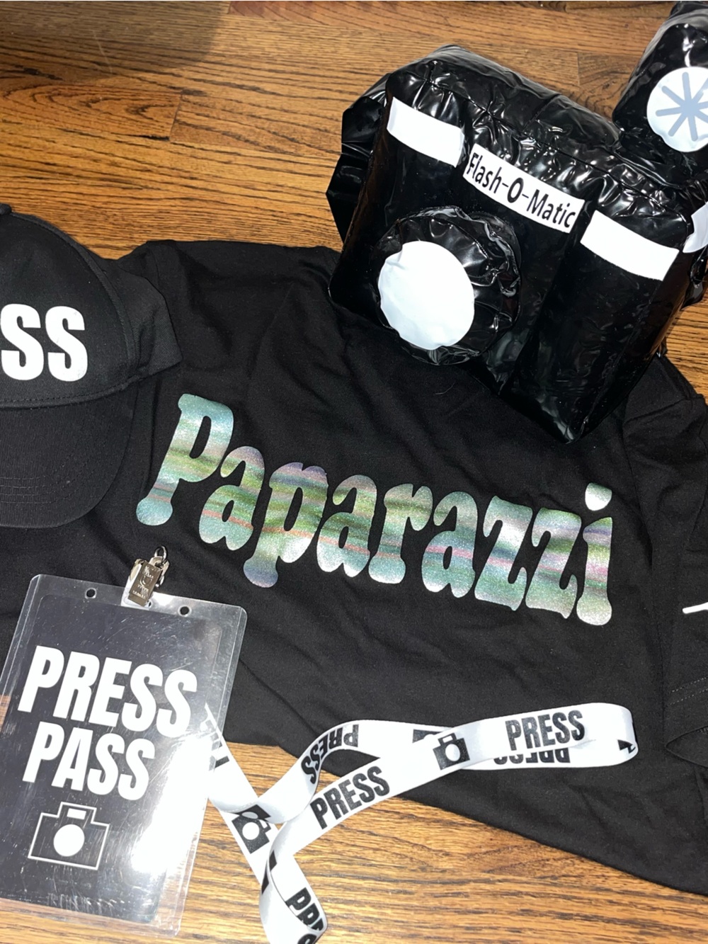 Adults medium Black 'Paparazzi' Tee & Press Pass Accessories Set costume
